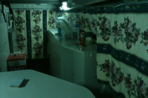 Interno campervan Mazda E2000